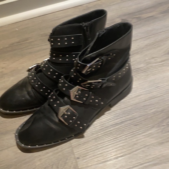 Black boots with buckles - Picture 2 of 2